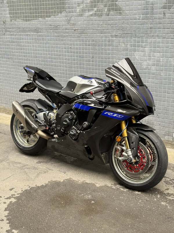 雅马哈 YZF-R1