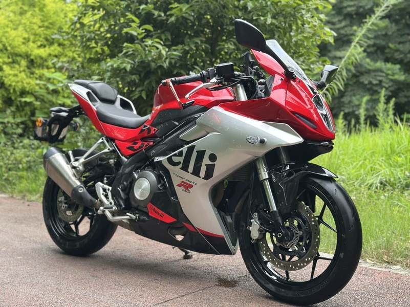 贝纳利 龙卷风 Tornado 252R