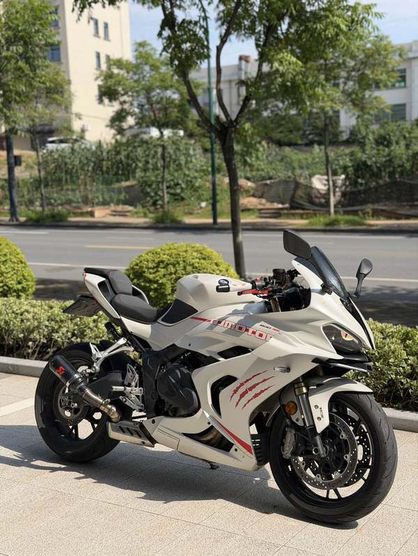 QJMOTOR 赛600