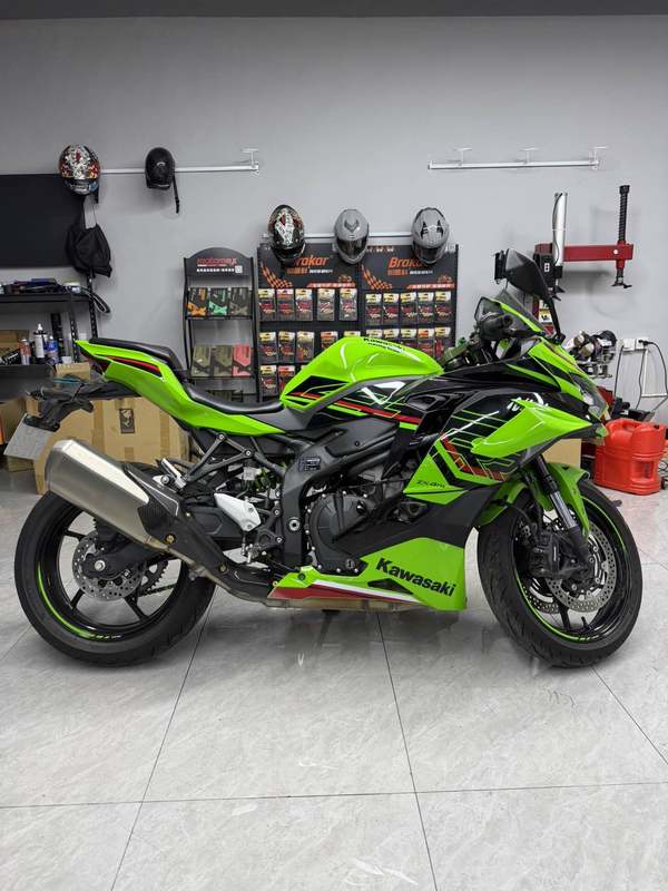川崎 ZX-4R