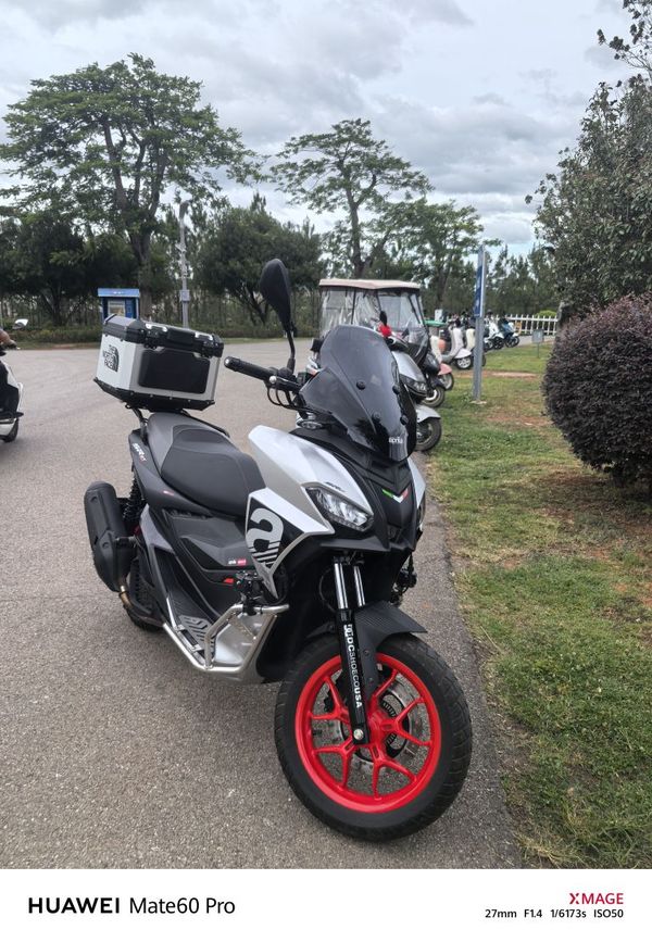 阿普利亚 SR GT 200