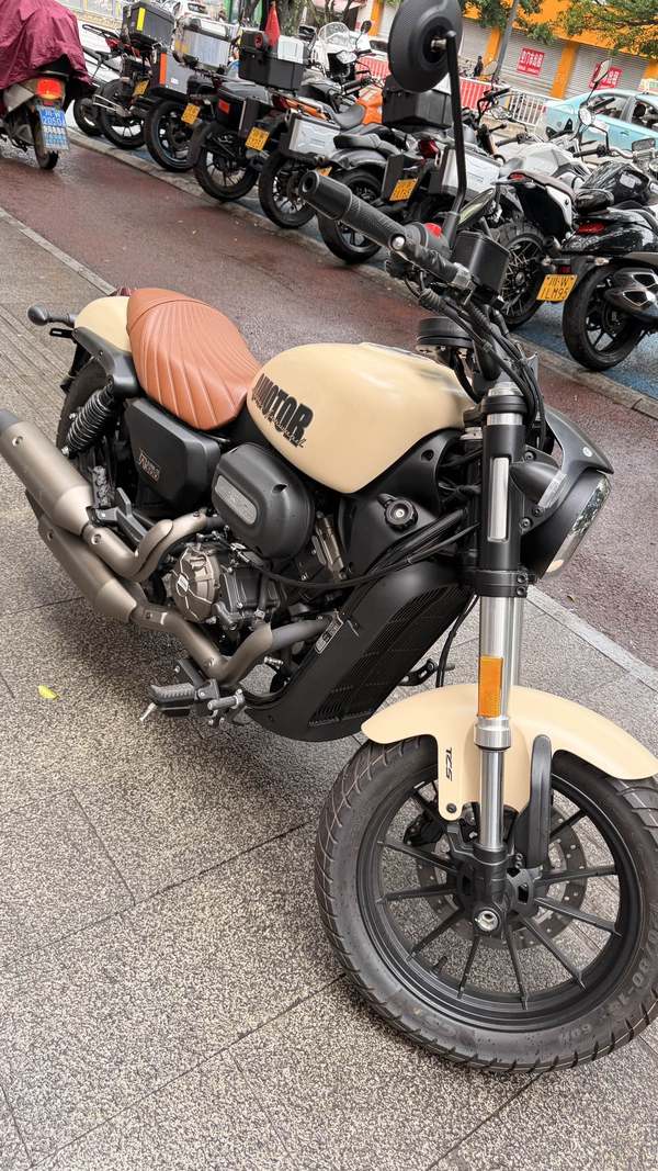 QJMOTOR 闪300S