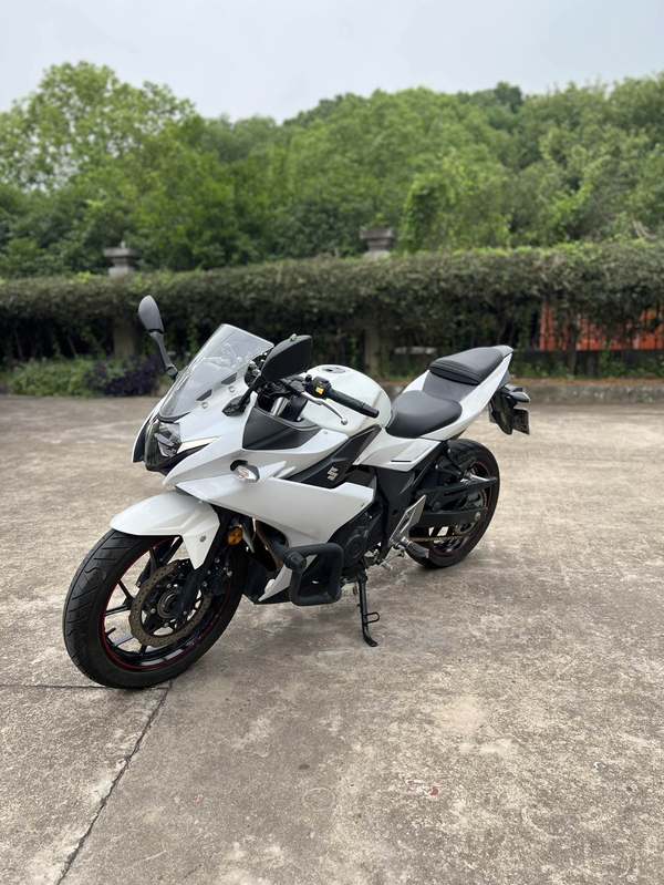 豪爵铃木 GSX250R