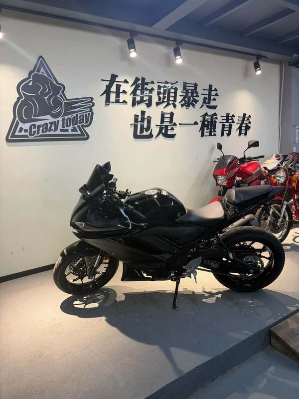 雅马哈 YZF-R3