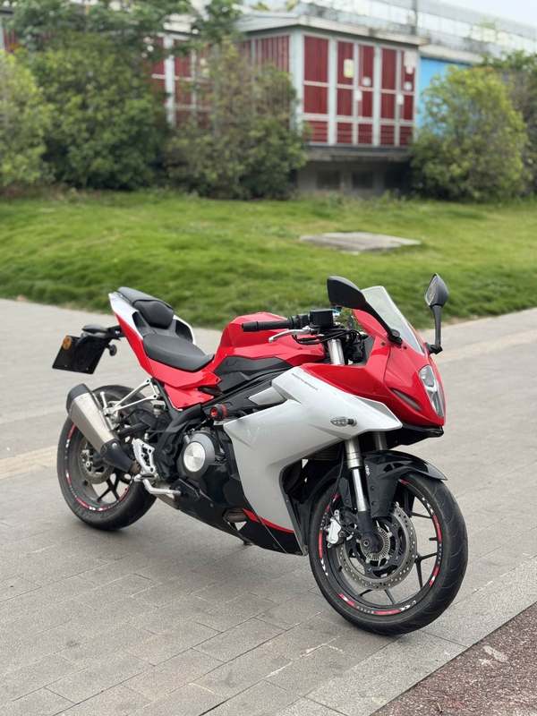 贝纳利 龙卷风 Tornado 252R