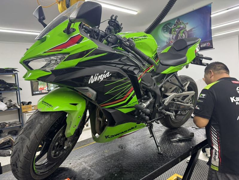川崎 ZX-4R