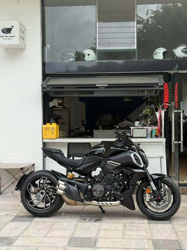 杜卡迪 Diavel V4