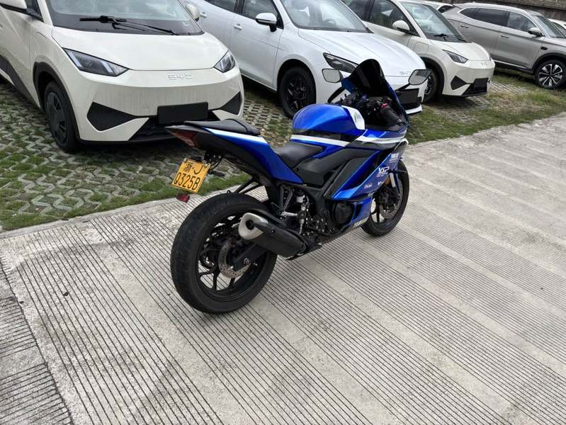 雅马哈 YZF-R3