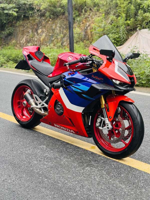 张雪机车 500RR
