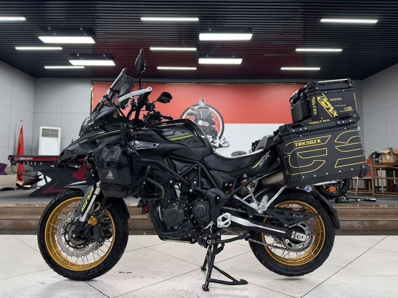 贝纳利 金鹏 TRK502