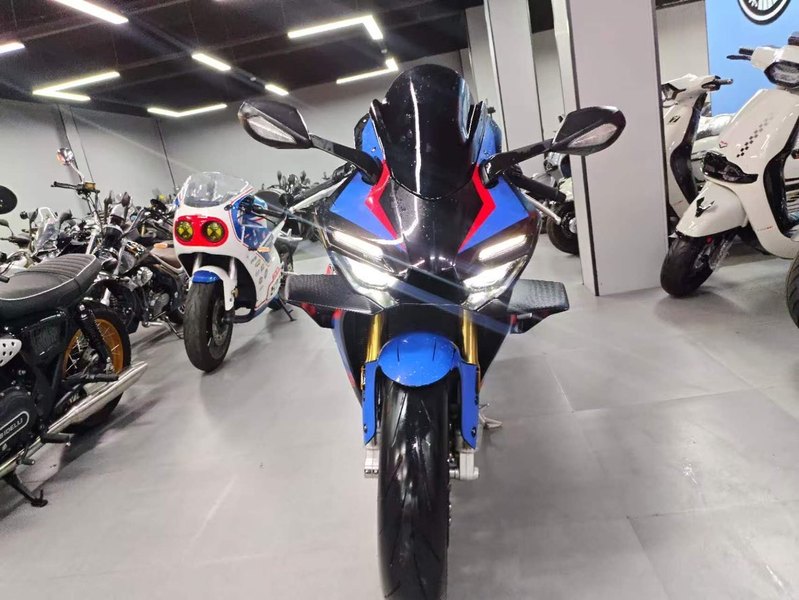 张雪机车 500RR