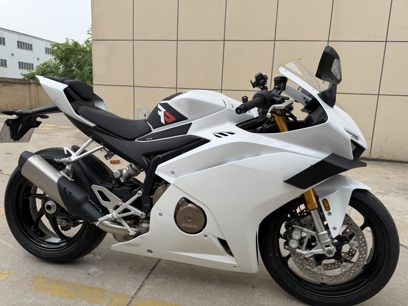 张雪机车 500RR