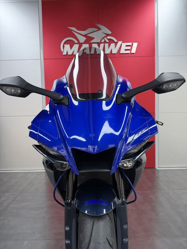 雅马哈 YZF-R1