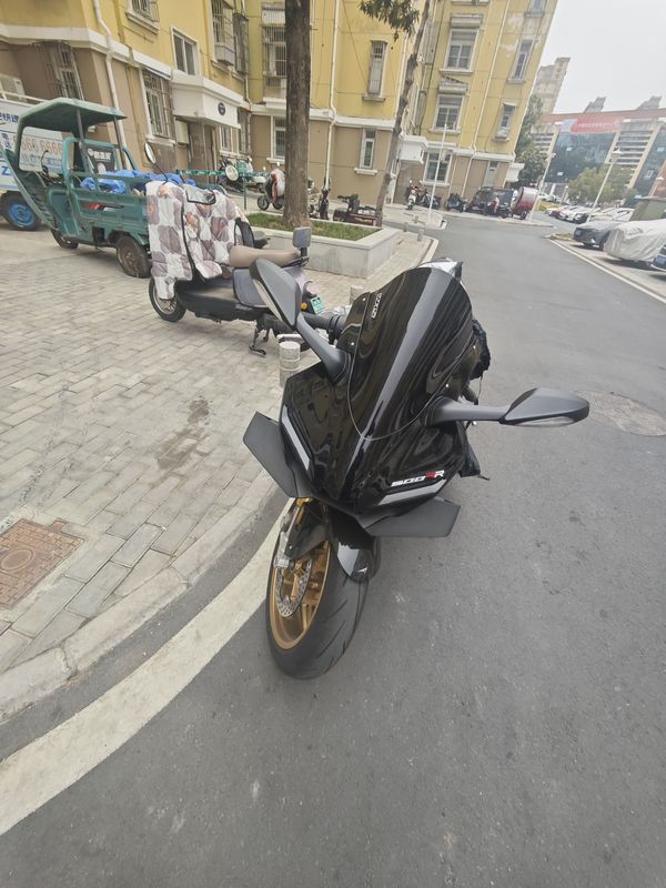 张雪机车 500RR