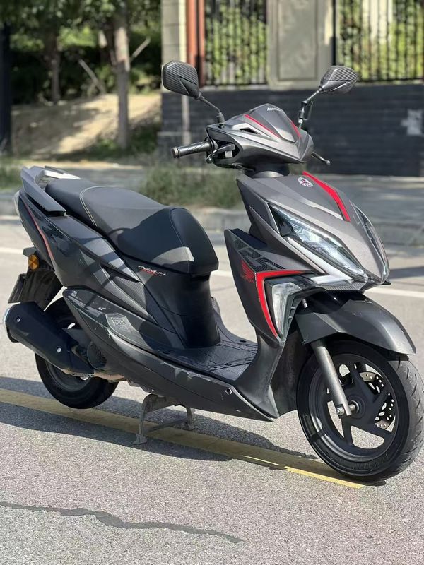 新大洲本田 裂行 RX125Fi