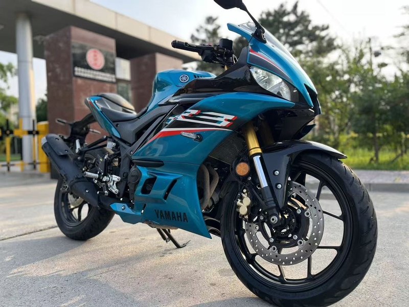 雅马哈 YZF-R3