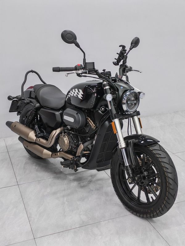 QJMOTOR 闪300S