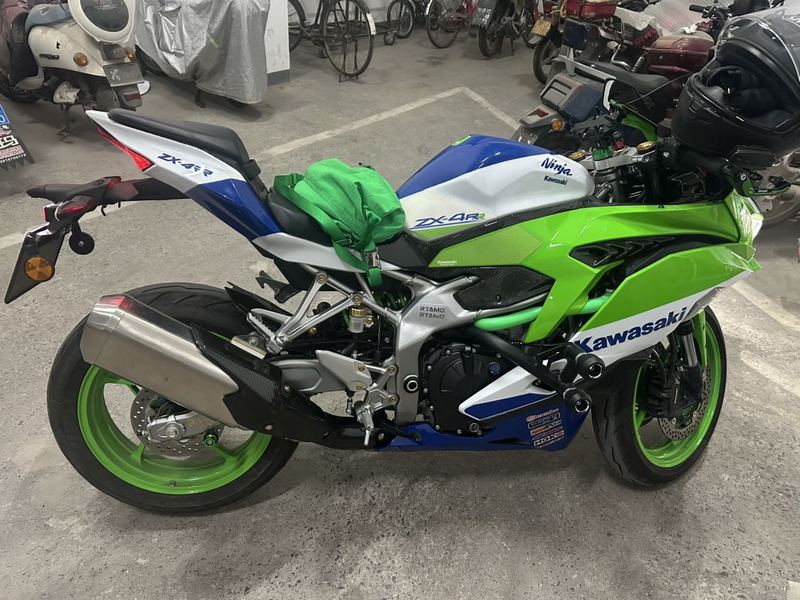川崎 ZX-4R