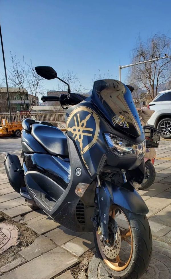 雅马哈 NMAX
