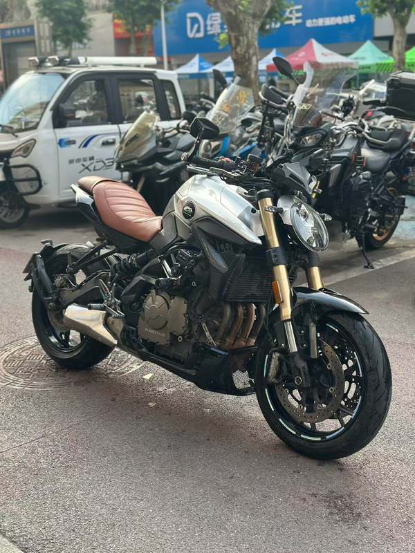 QJMOTOR 追600