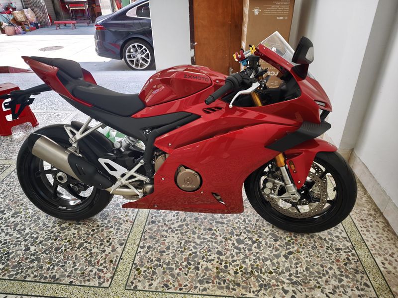 张雪机车 500RR