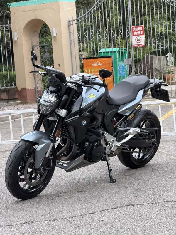 宝马 F 900 R