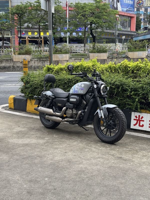 QJMOTOR 闪300S