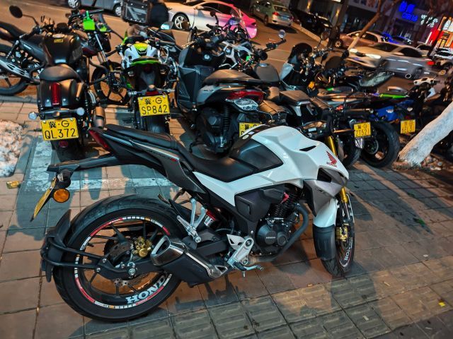 新大洲本田 CBF190R