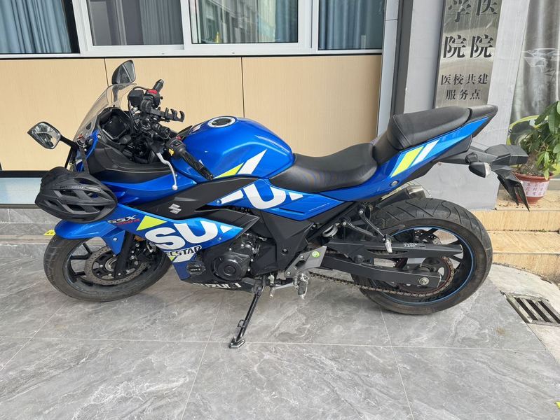豪爵铃木 GSX250R