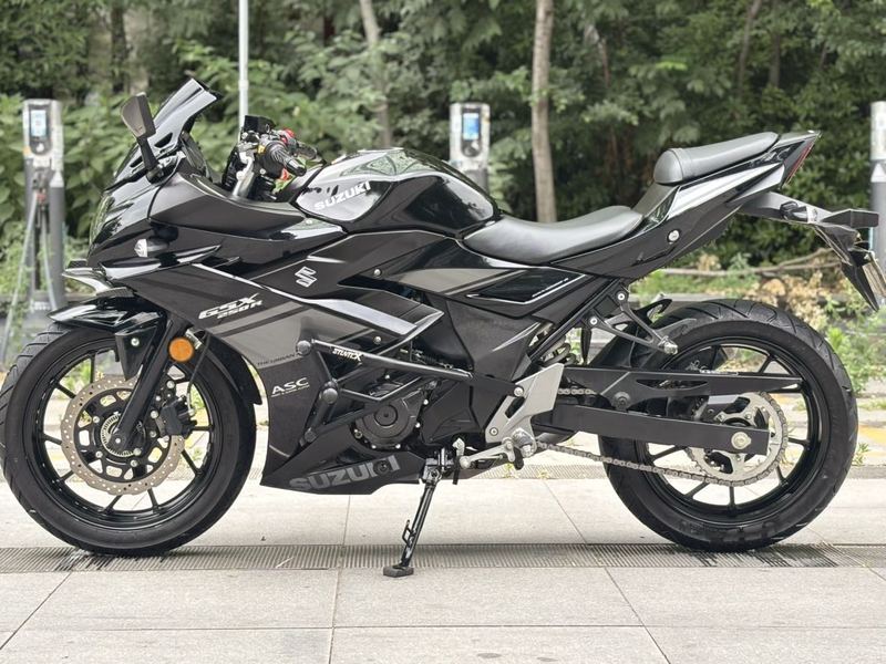 豪爵铃木 GSX250R