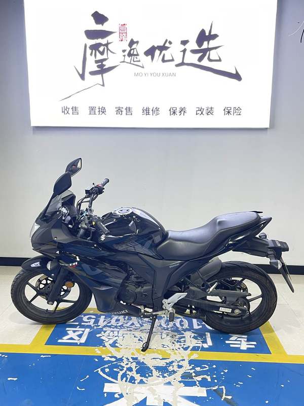济南铃木 极客飒 Gixxer 155