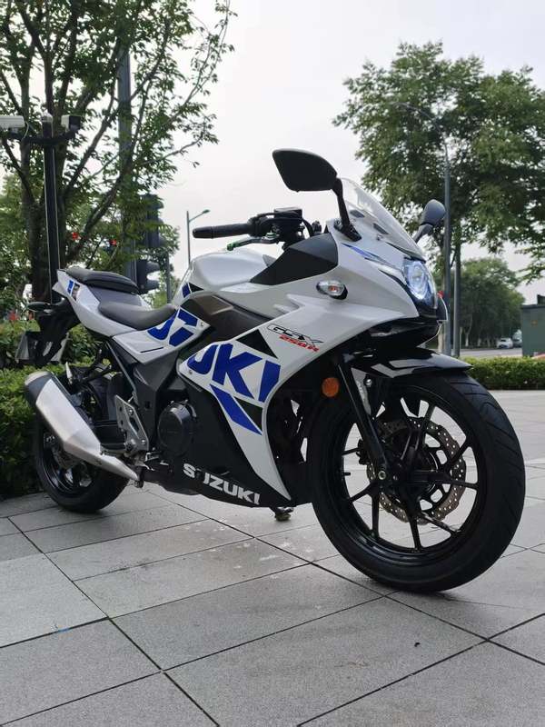 豪爵铃木 GSX250R