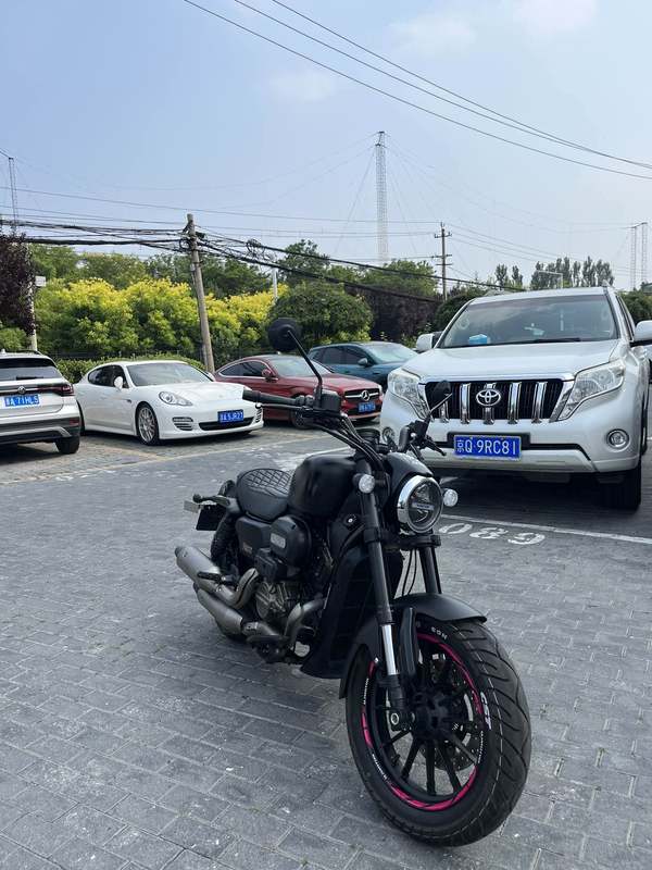 QJMOTOR 闪300S