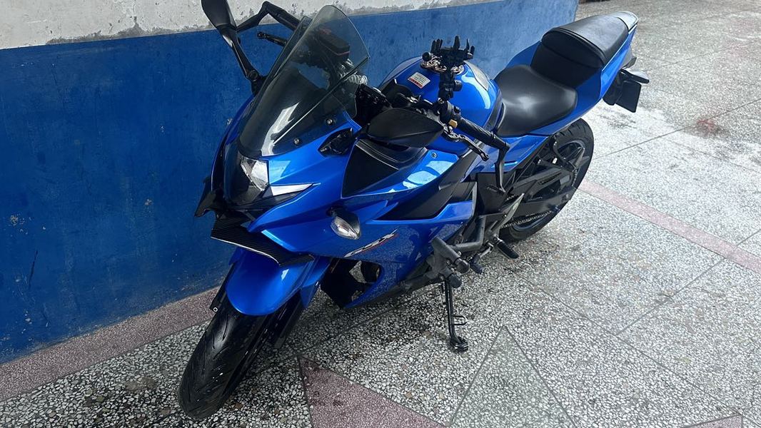 豪爵铃木 GSX250R