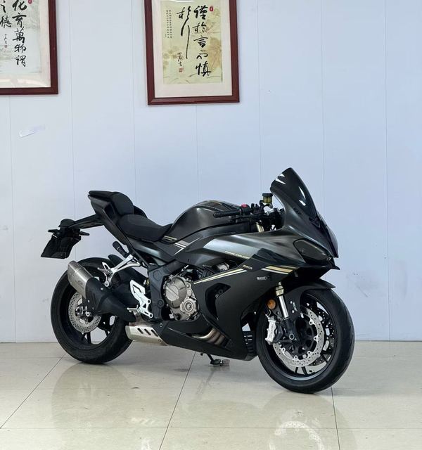 QJMOTOR 赛800