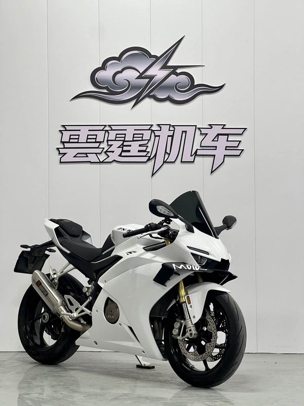 张雪机车 500RR