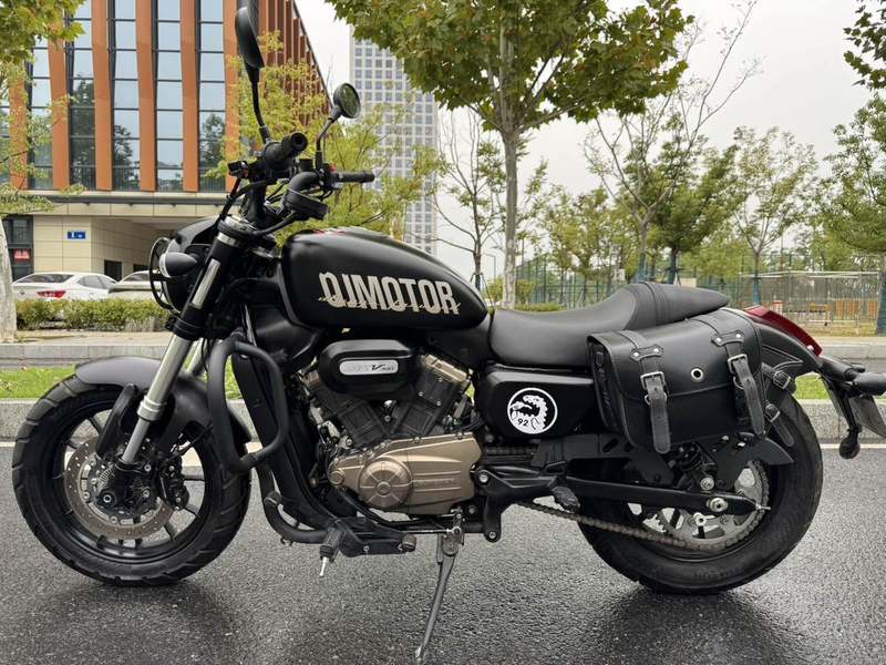 QJMOTOR 闪300S
