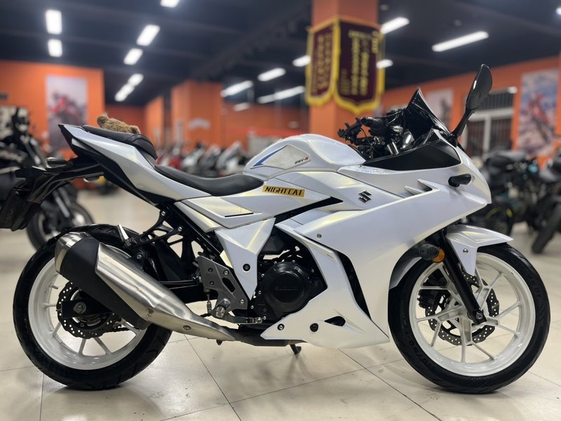 豪爵铃木 GSX250R