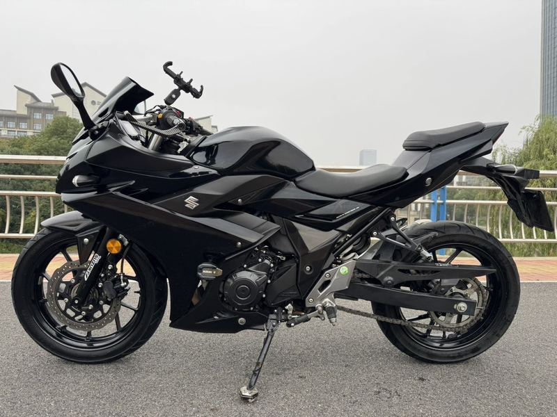 豪爵铃木 GSX250R