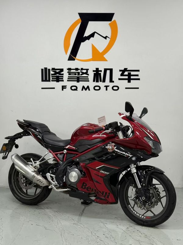 贝纳利 龙卷风 Tornado 302R