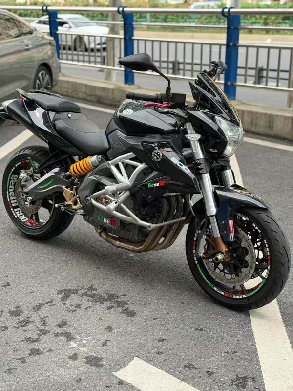 贝纳利 TNT600i