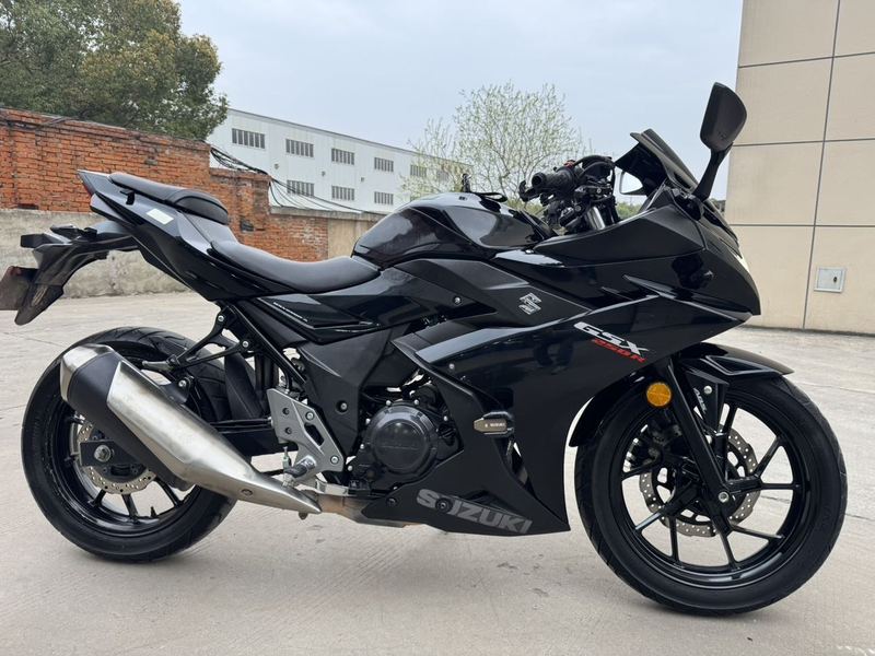 豪爵铃木 GSX250R