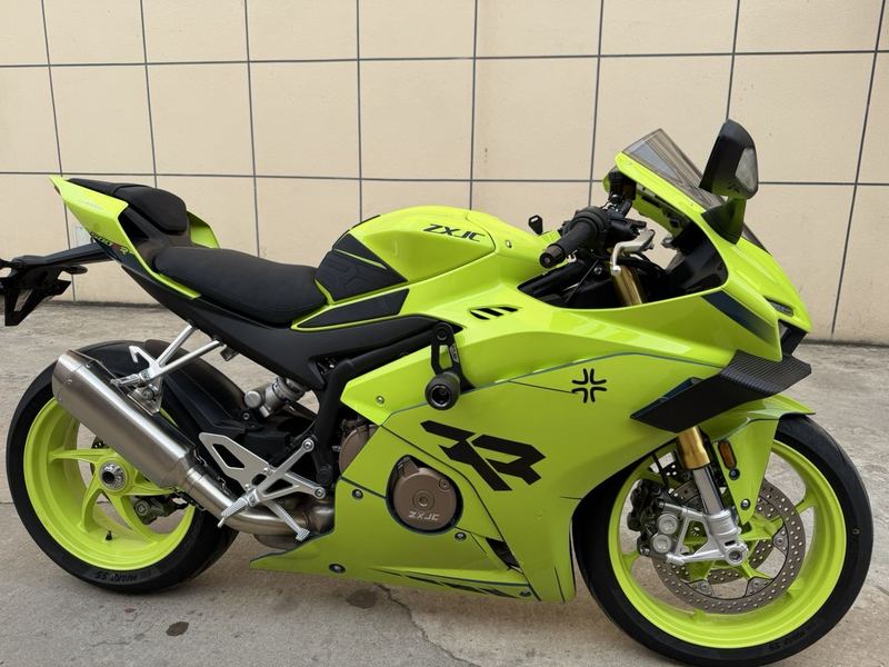 张雪机车 500RR