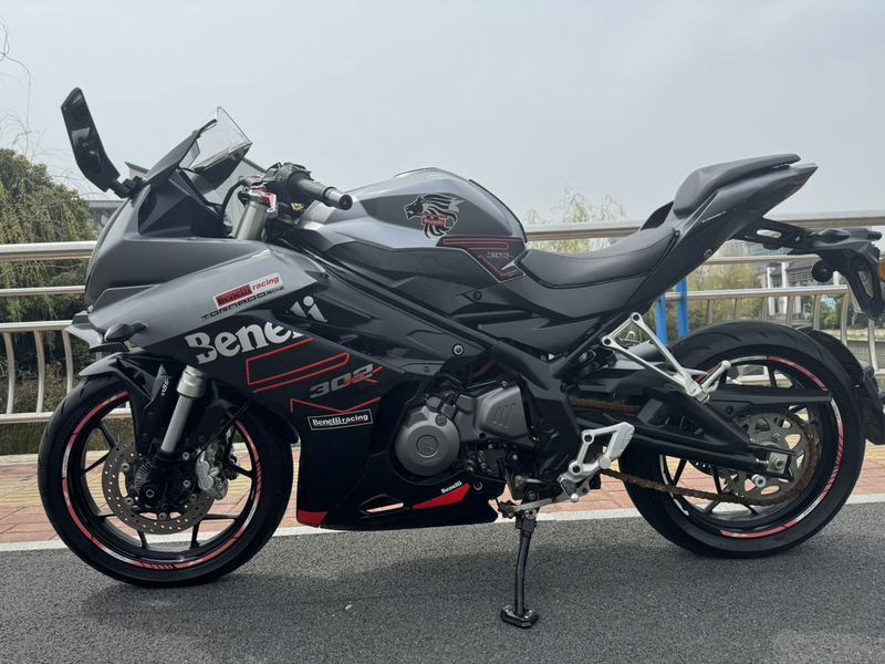 贝纳利 龙卷风 Tornado 302R