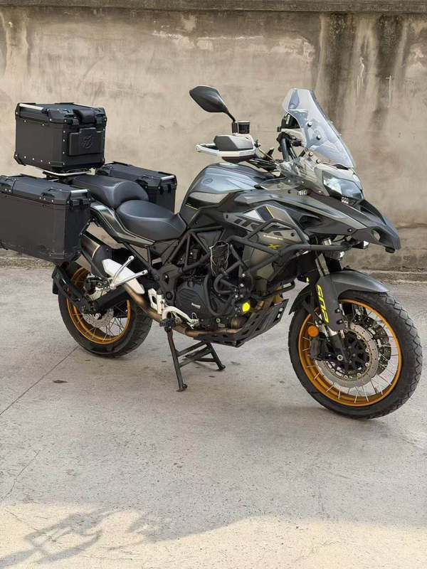 贝纳利 金鹏 TRK502