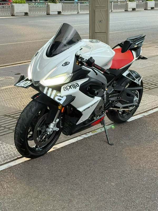 阿普利亚 RS 660 