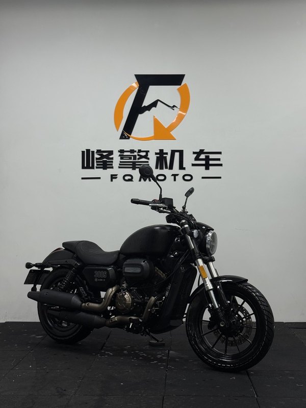 QJMOTOR 闪300S