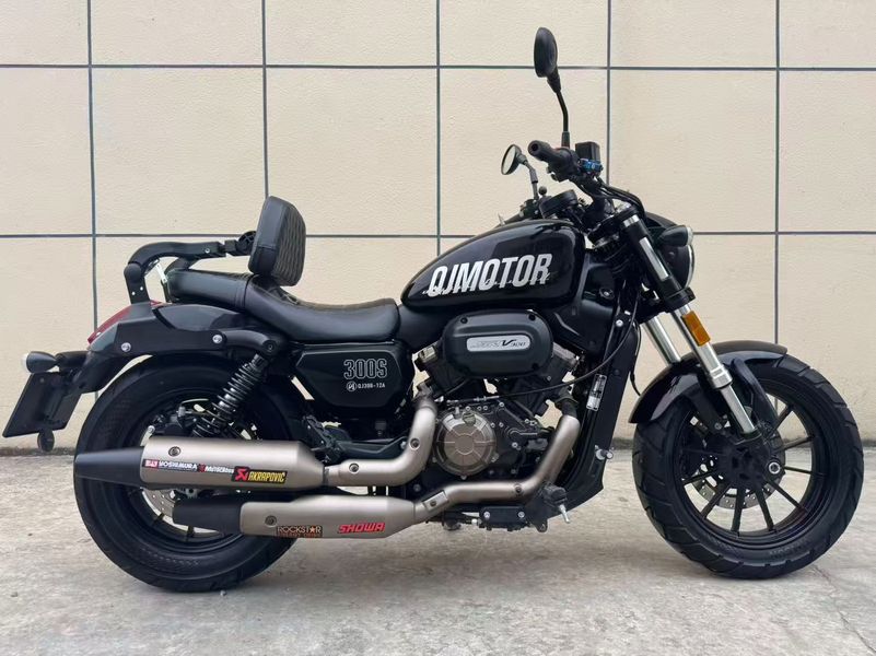 QJMOTOR 闪300S
