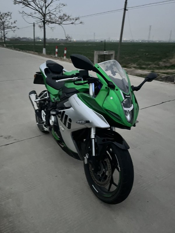 贝纳利 龙卷风 Tornado 252R