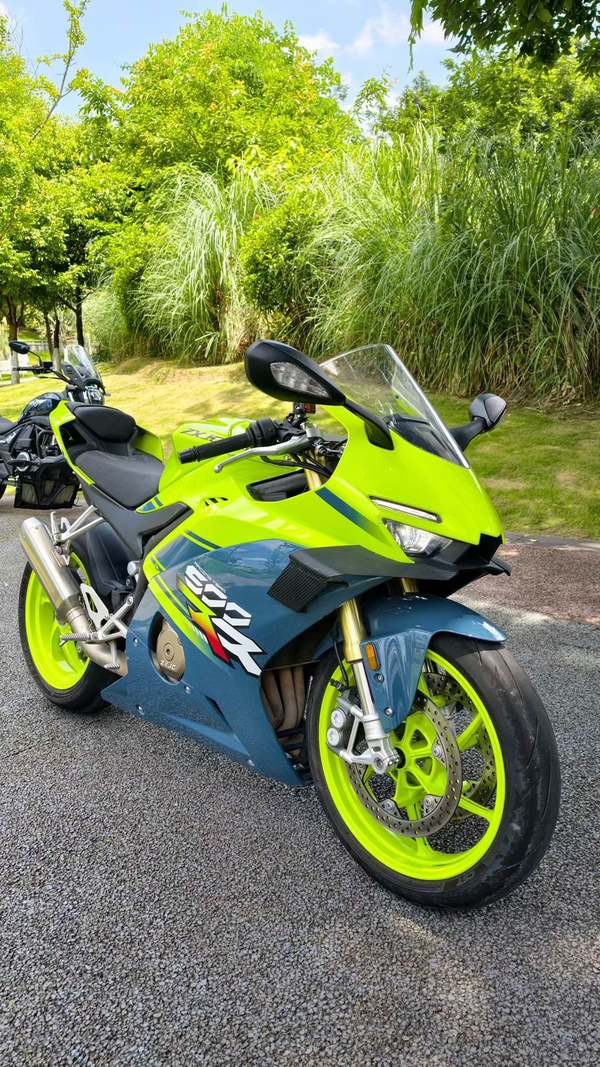 张雪机车 500RR